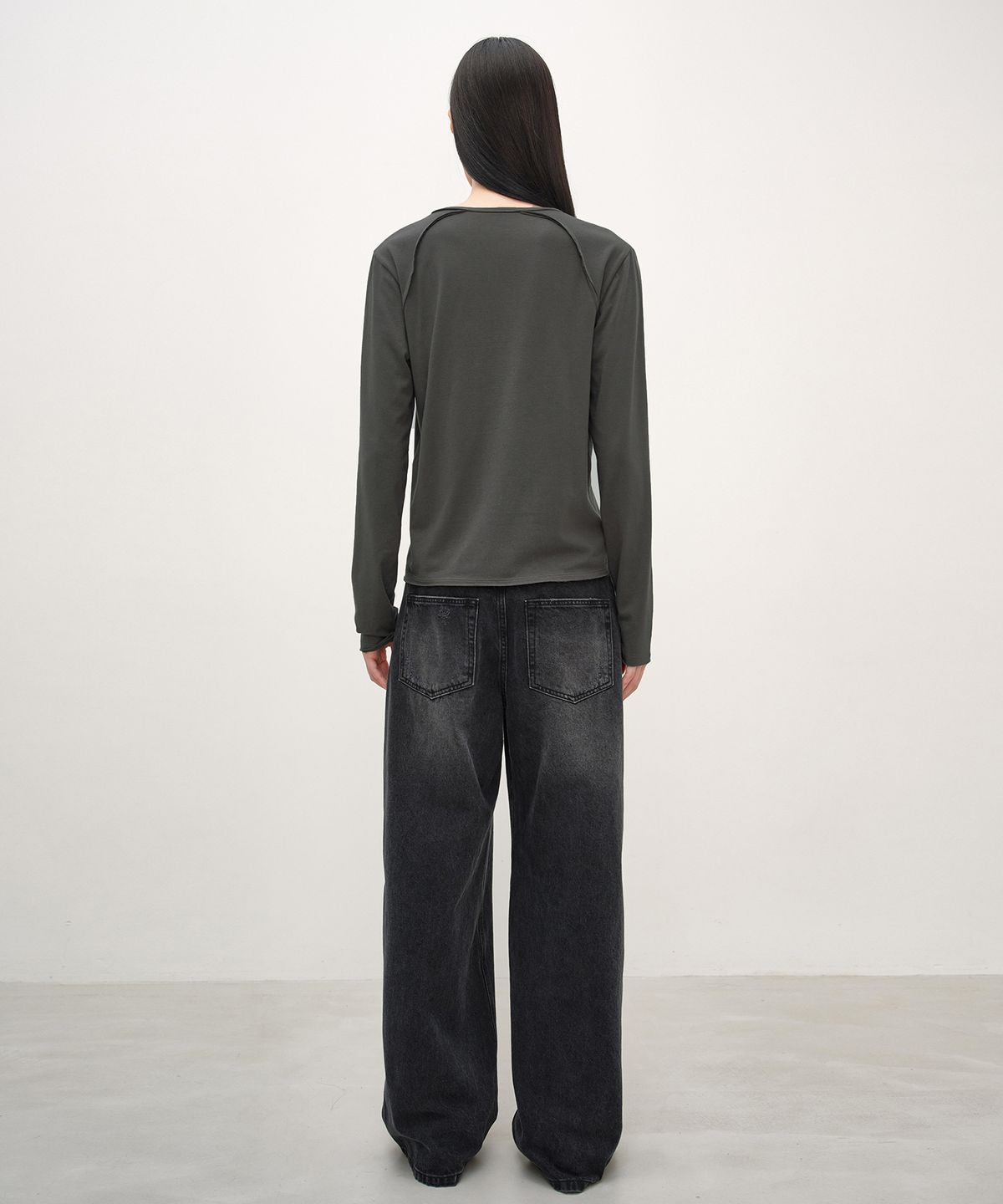 인사일런스 우먼(INSILENCE WOMEN) 아가일 핫픽스 롱슬리브 KHAKI