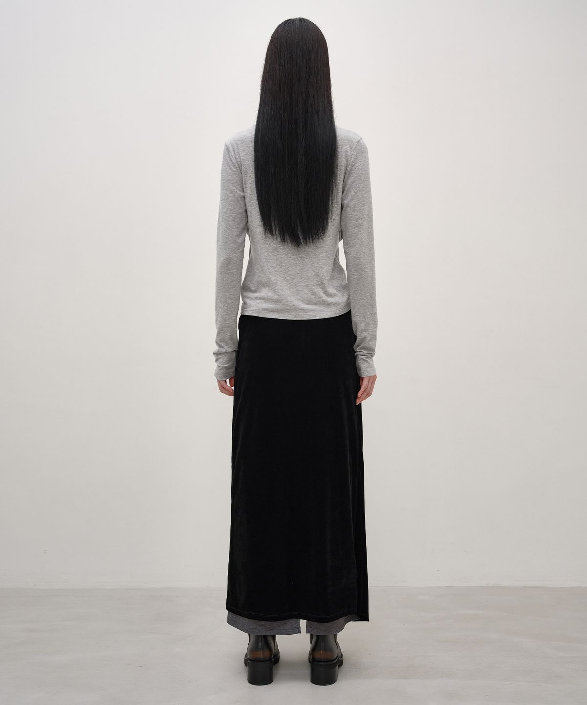인사일런스 우먼(INSILENCE WOMEN) 드레이핑 보트넥 롱슬리브 MELANGE GREY