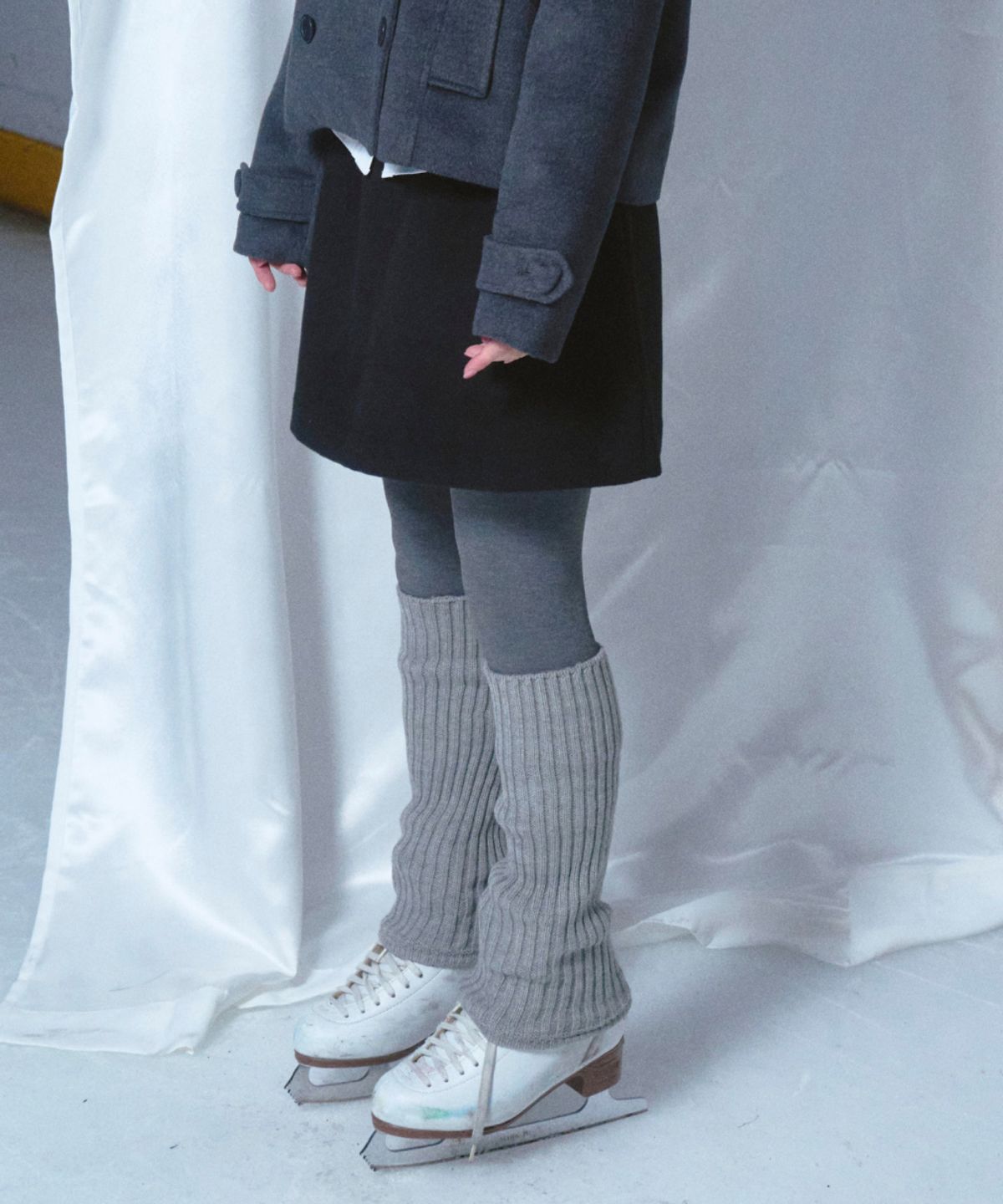 로긴 앤 로지(ROGIN N ROSIE) Semi Balloon Skirt Black