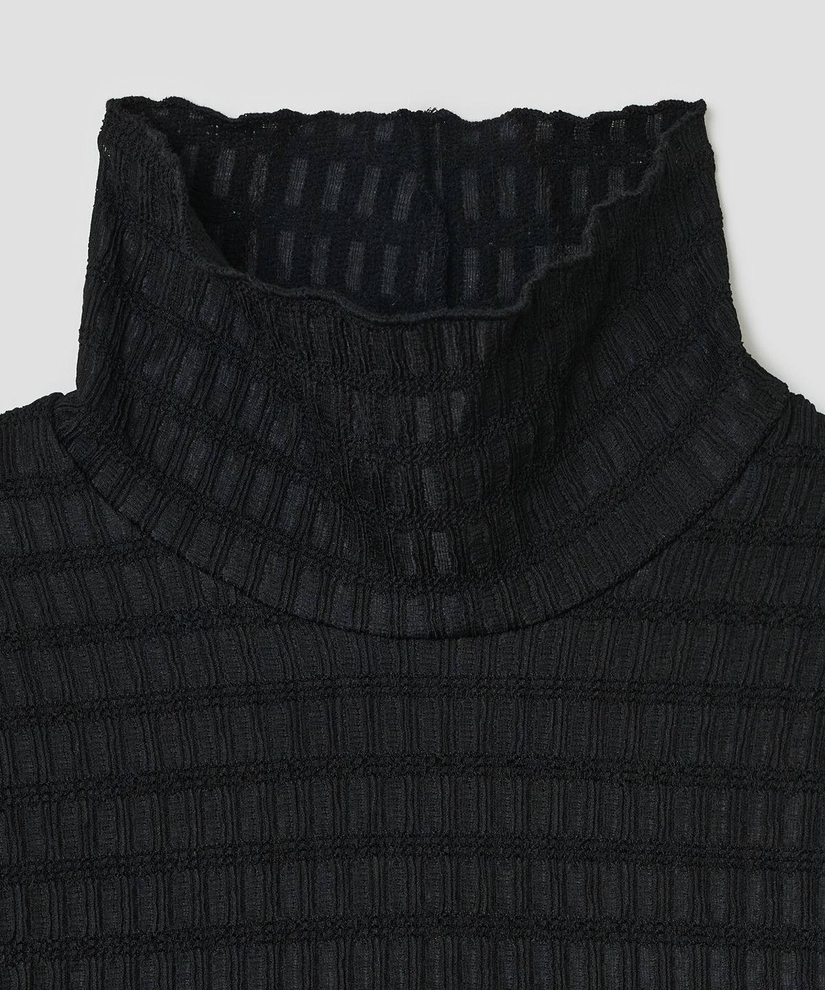 타입서비스(TYPESERVICE) Textured Mock Neck Top [Black]