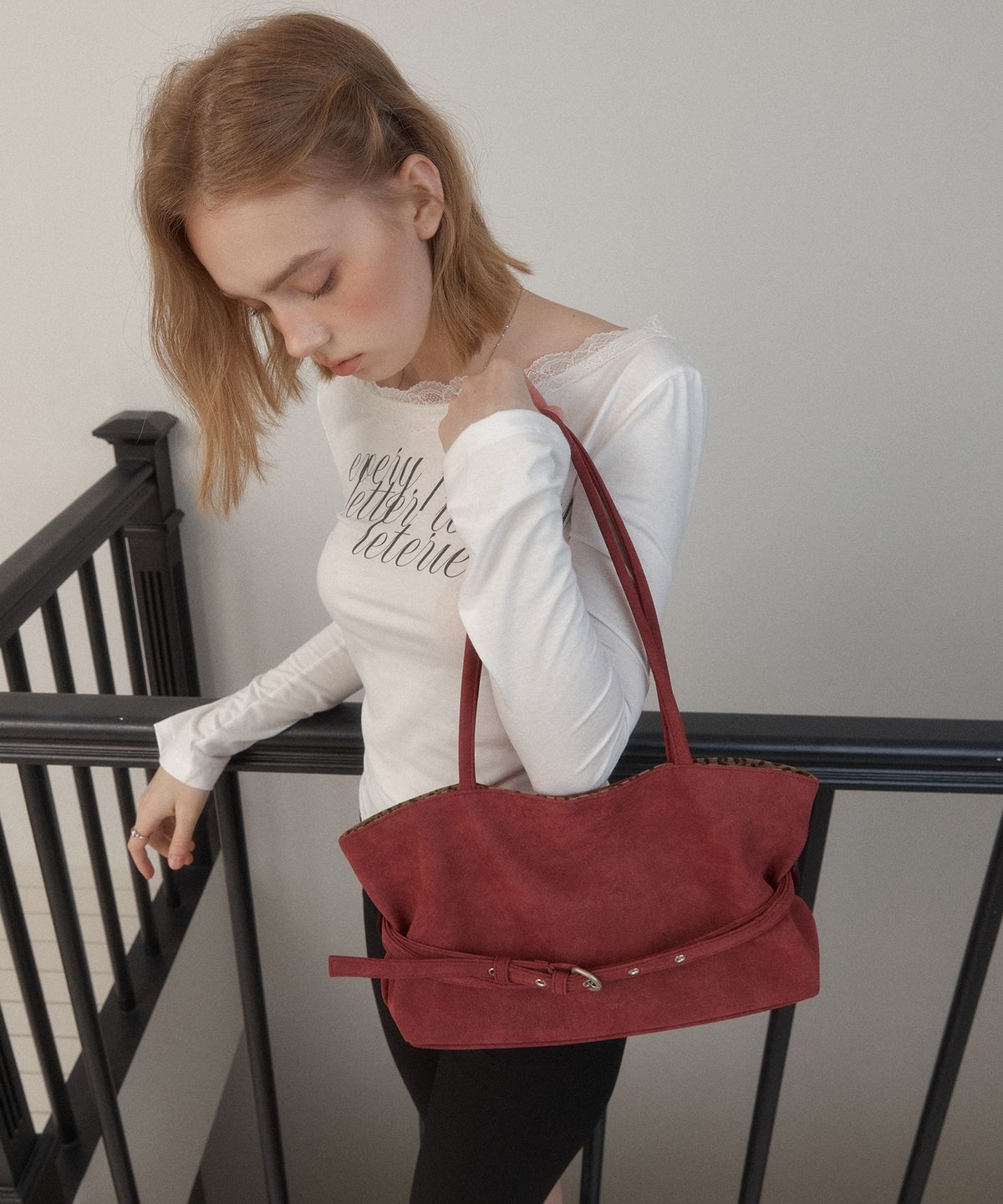레터리(LETERIE) MELLOW REVERSIBLE BELT TOTE BAG_MATTE WINE
