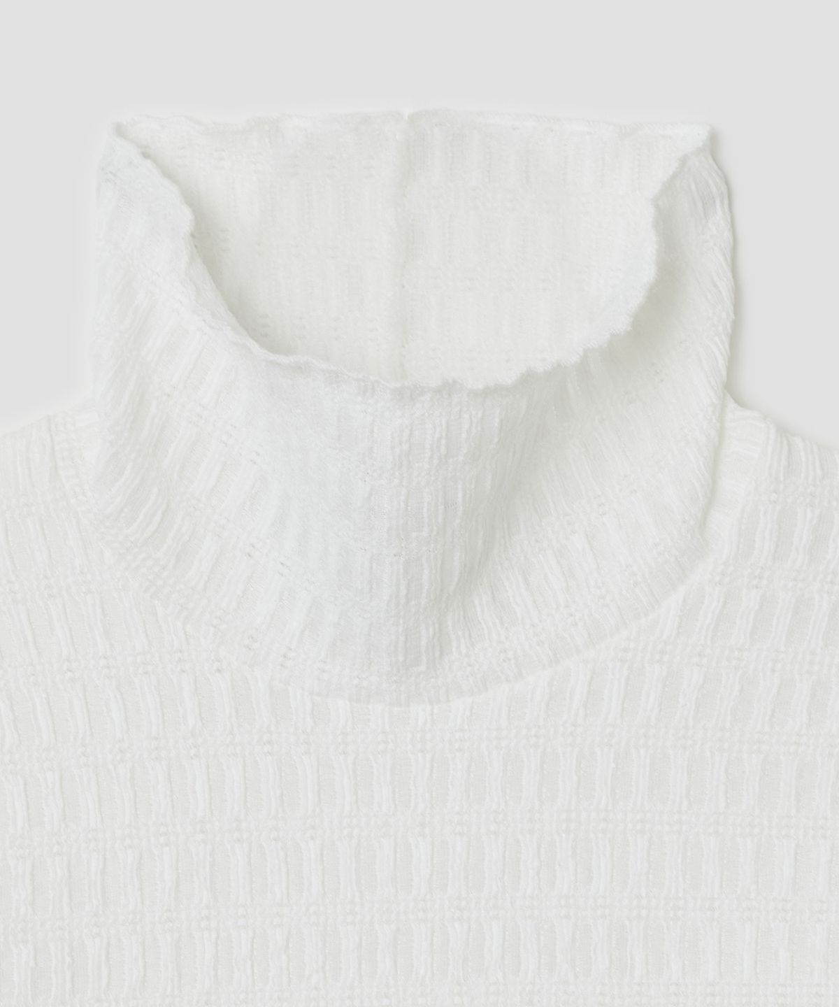 타입서비스(TYPESERVICE) Textured Mock Neck Top [White]
