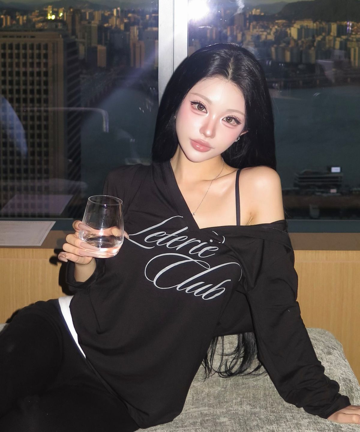 레터리(LETERIE) CLUB V-NECK HOODIE_BLACK