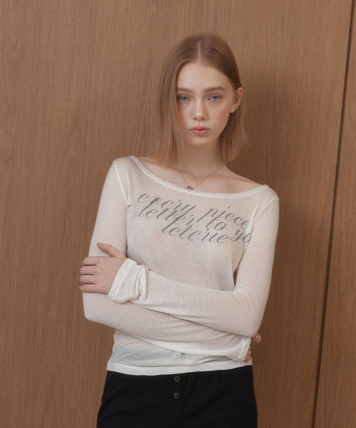 레터리(LETERIE) LETTERING OFF-SHOULDER TIE LONG SLEEVE_SHEER WHITE