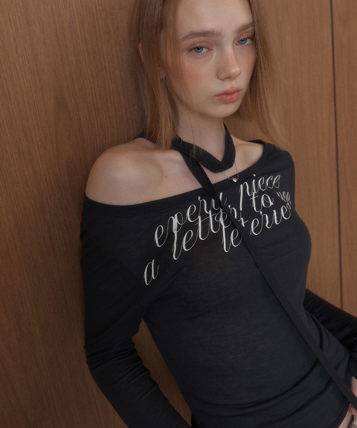 레터리(LETERIE) LETTERING OFF-SHOULDER TIE LONG SLEEVE_SHEER BLACK