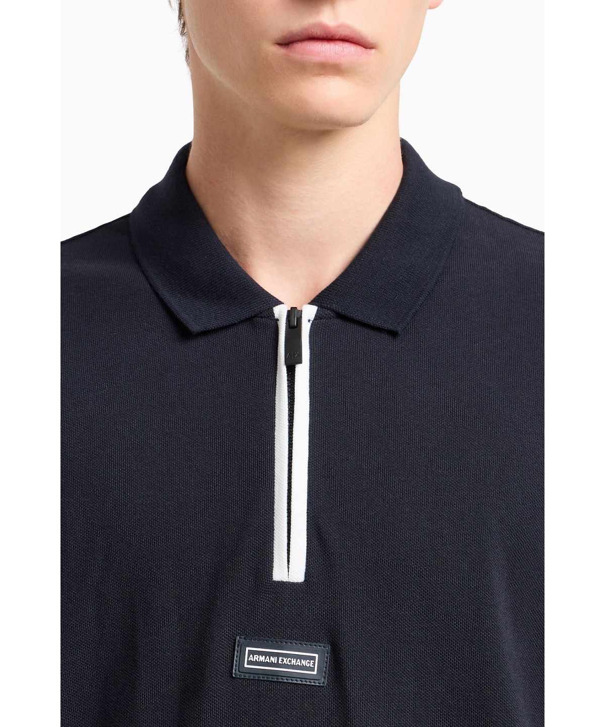 아르마니 익스체인지(ARMANI EXCHANGE) 남성 쿼터 지퍼 넥 피케 폴로 셔츠 _다크 네이비_A415131004