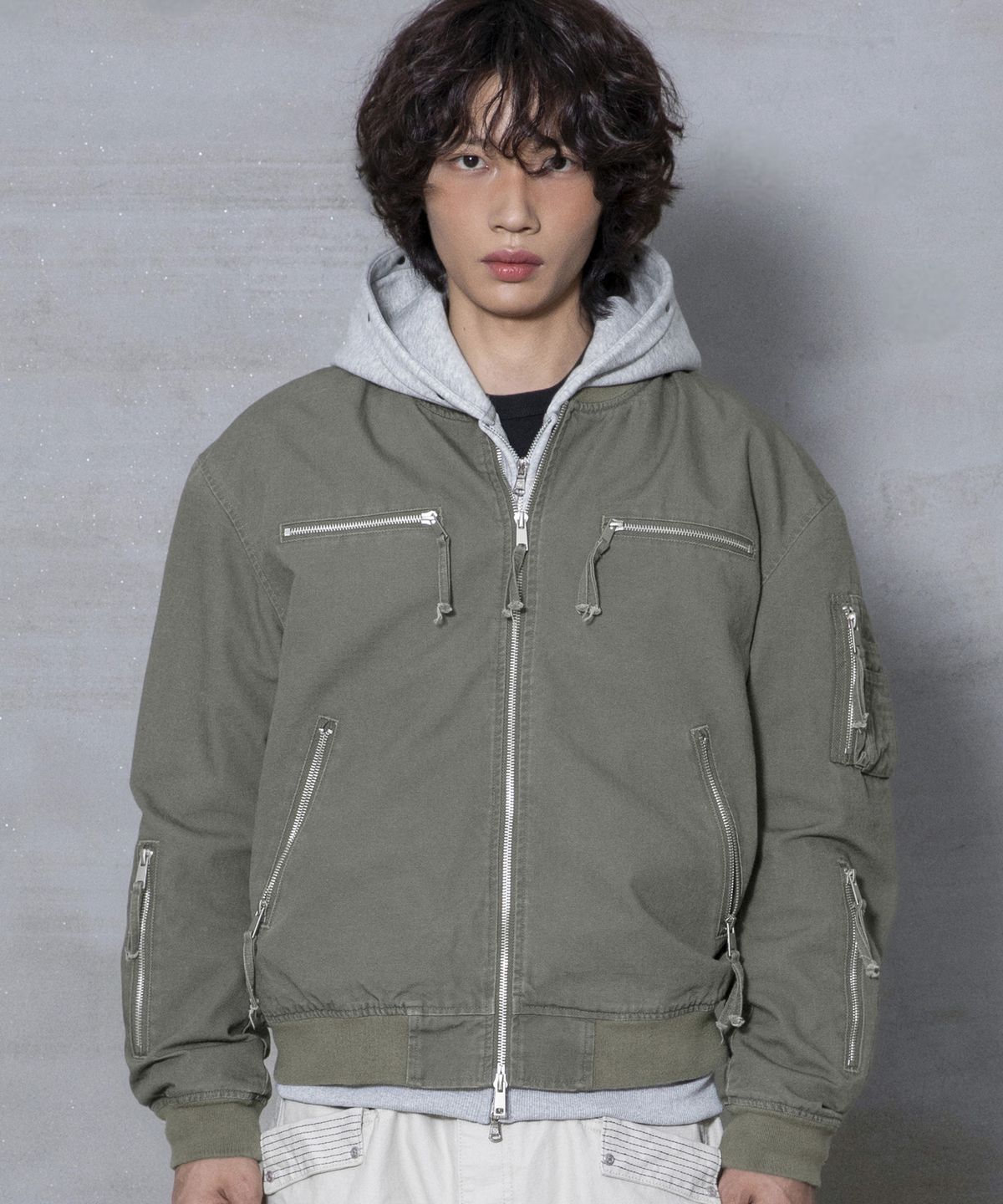 엑스톤즈(XTONZ) XJ141 멀티 지퍼 크롭 MA-1 자켓 (KHAKI)