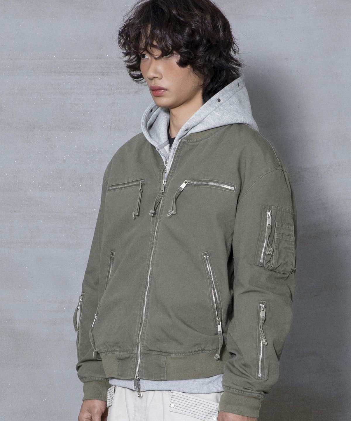 엑스톤즈(XTONZ) XJ141 멀티 지퍼 크롭 MA-1 자켓 (KHAKI)