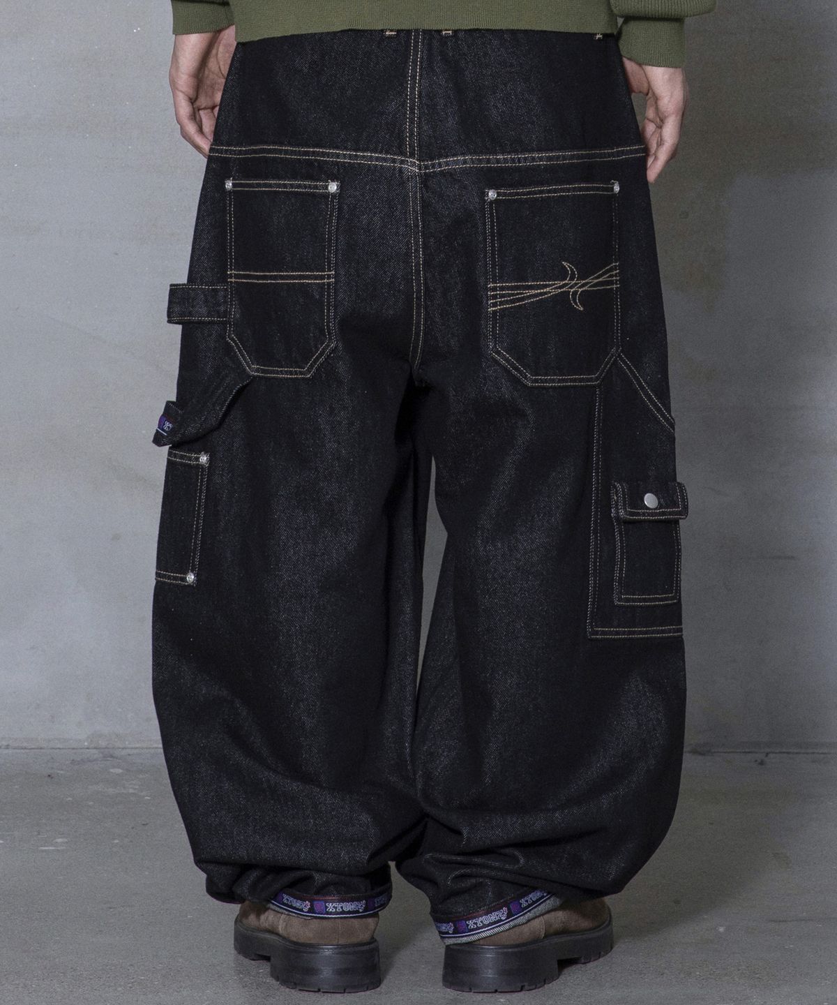 엑스톤즈(XTONZ) XP346 90s 롤업 루즈핏 카펜더 워크 데님 팬츠 (BLACK)