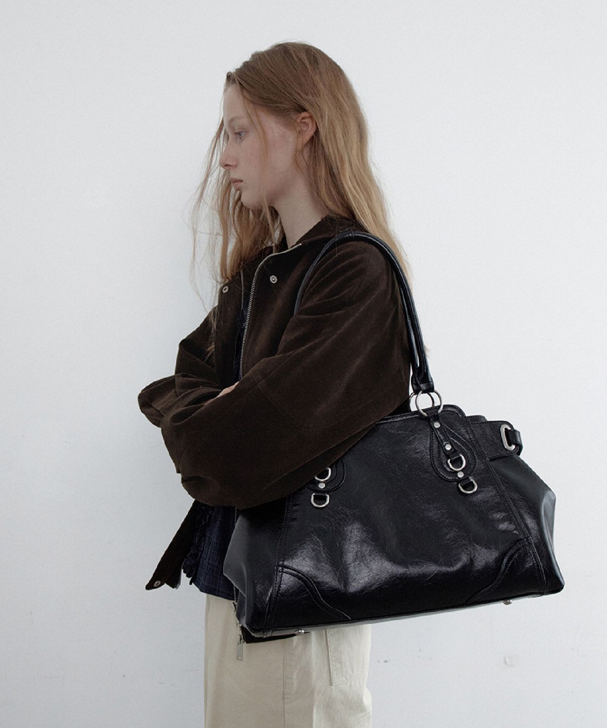 토아베(TOAVE) Attic Ring Shoulder Bag (Black)