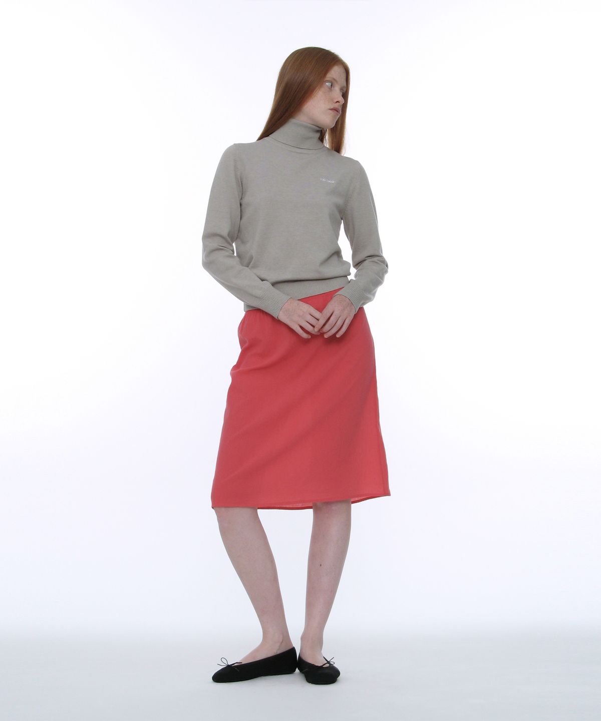 파르티멘토 우먼(PARTIMENTO WOMEN) PWC 엠브로이더리 하이넥 니트 탑_웜 그레이