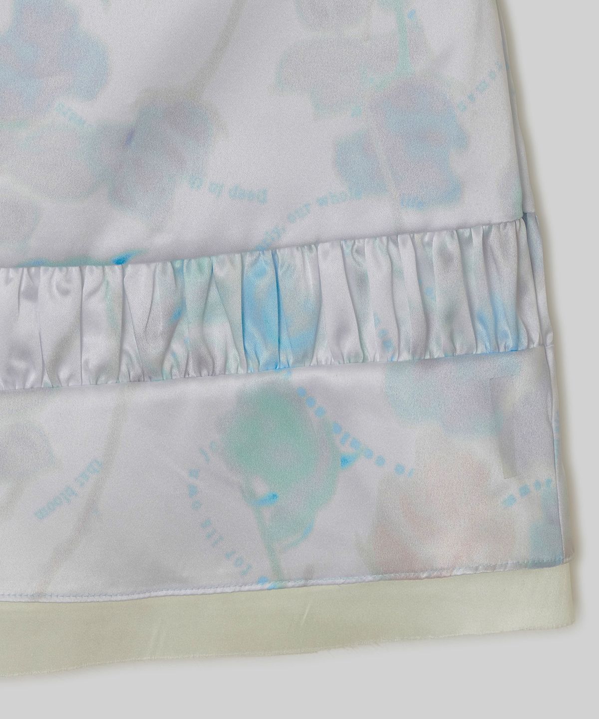 타입서비스(TYPESERVICE) Hazy Petal Shirred Skirt [White]