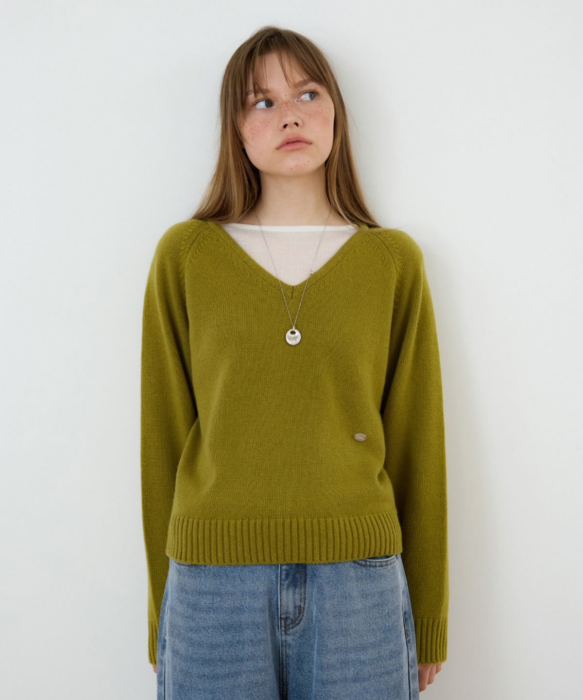 토아베(TOAVE) Modest V-neck Cashmere Knit (Olive)