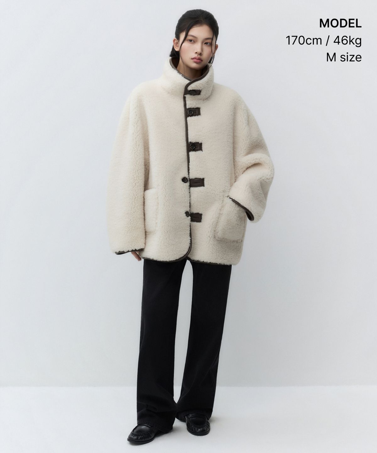 무신사 스탠다드 우먼(MUSINSA STANDARD WOMAN) 우먼즈 리버서블 신세틱 스웨이드 시어링 하프 코트 [라이트 브라운]
