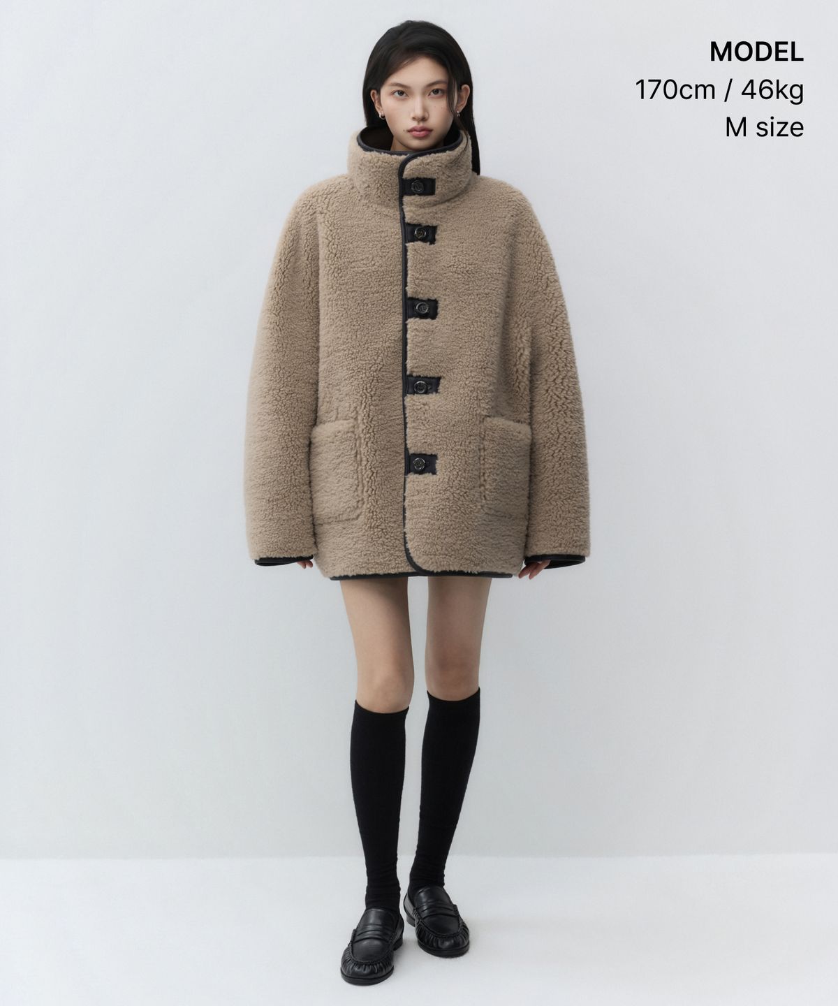 무신사 스탠다드 우먼(MUSINSA STANDARD WOMAN) 우먼즈 리버서블 신세틱 스웨이드 시어링 하프 코트 [브라운]