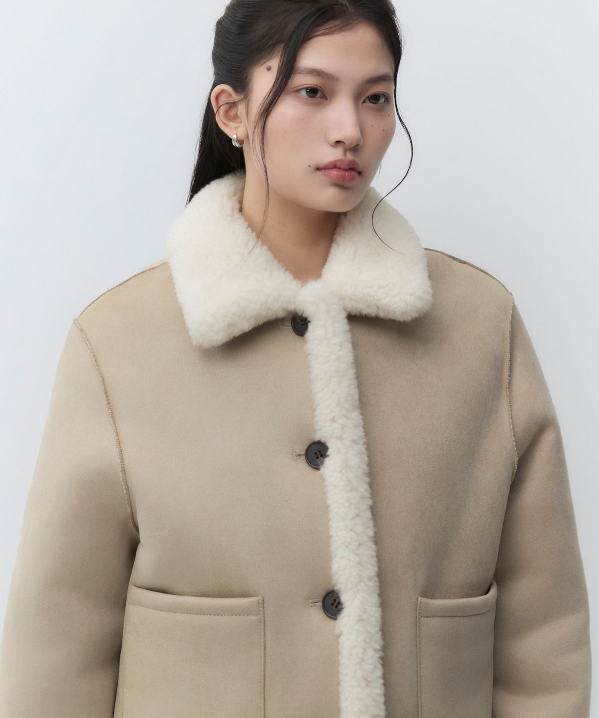 무신사 스탠다드 우먼(MUSINSA STANDARD WOMAN) 우먼즈 리버서블 신세틱 스웨이드 시어링 재킷 [베이지]
