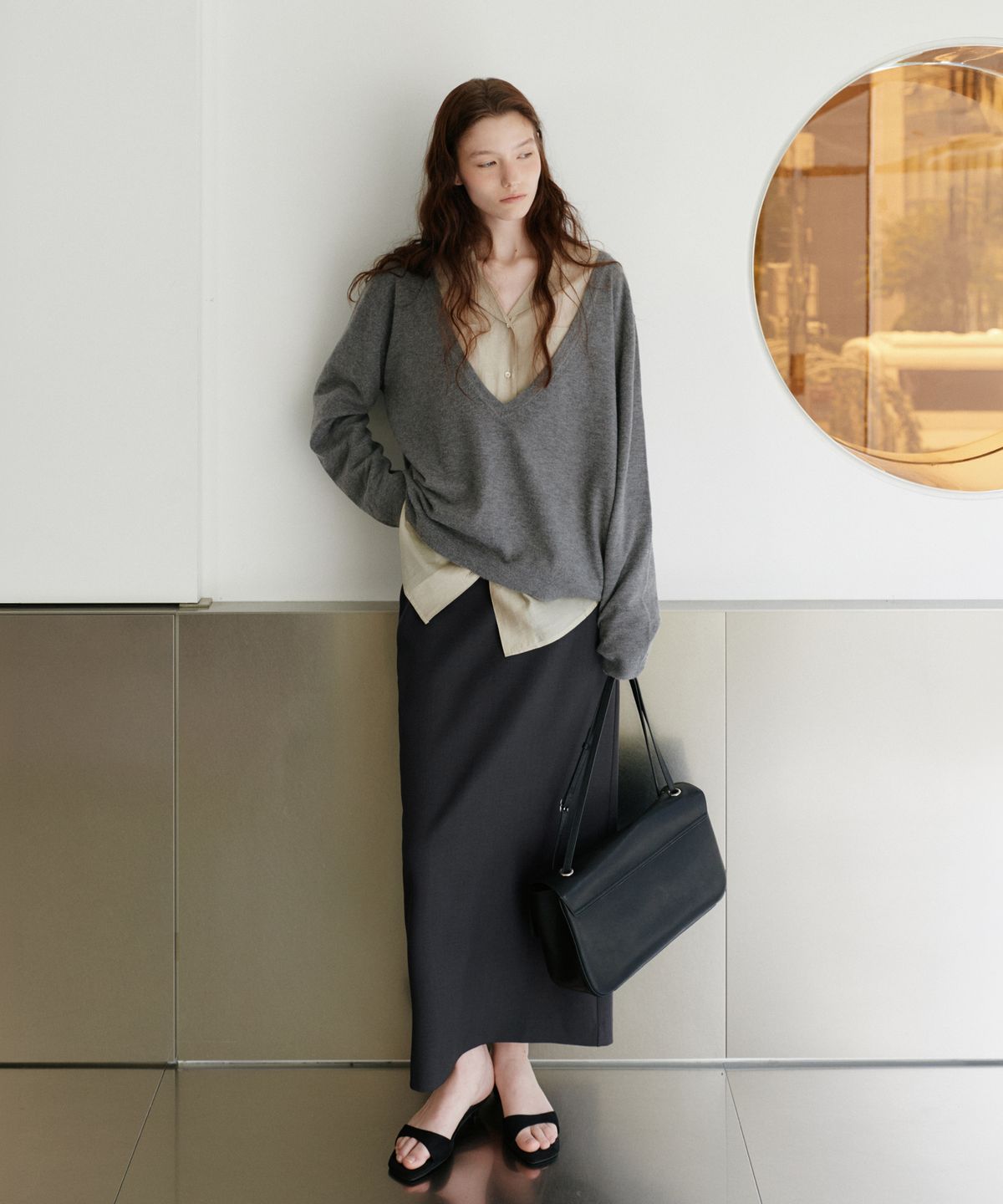 유라고(URAGO) Back slit H-line maxi skirt