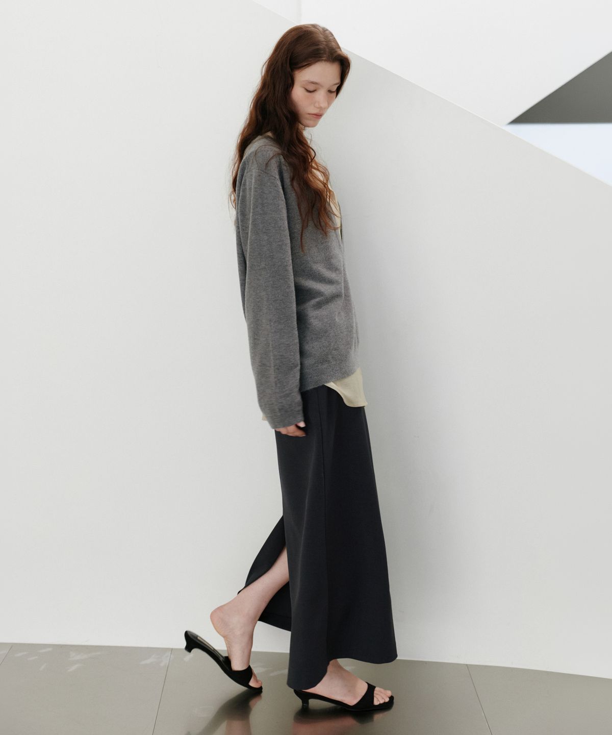 유라고(URAGO) Back slit H-line maxi skirt