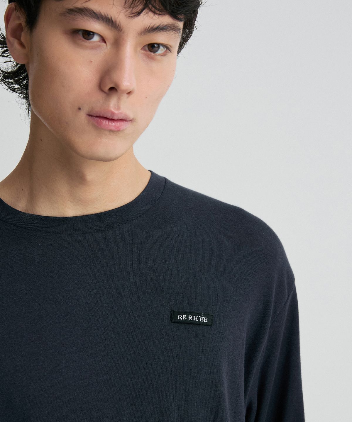 리이 맨(RERHEE MEN) LOGO LONG-SLEEVE T-SHIRT MIDNIGHT NAVY