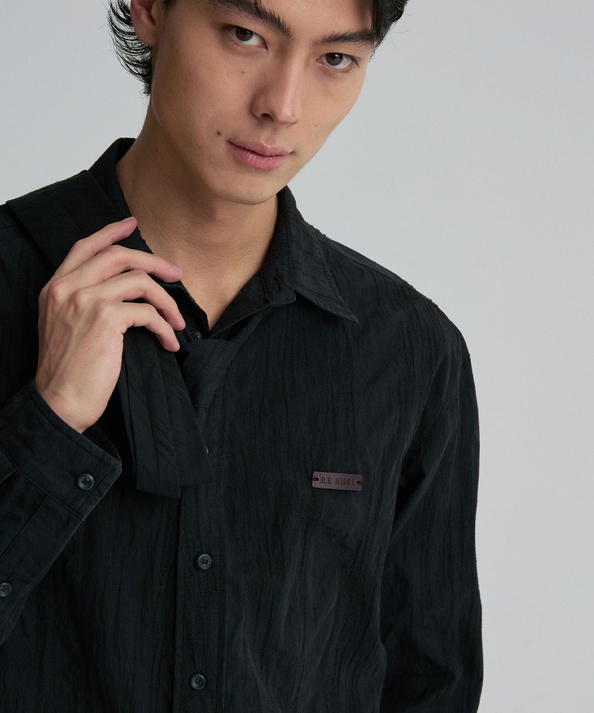 리이 맨(RERHEE MEN) CRINKLE TIE SHIRT BLACK