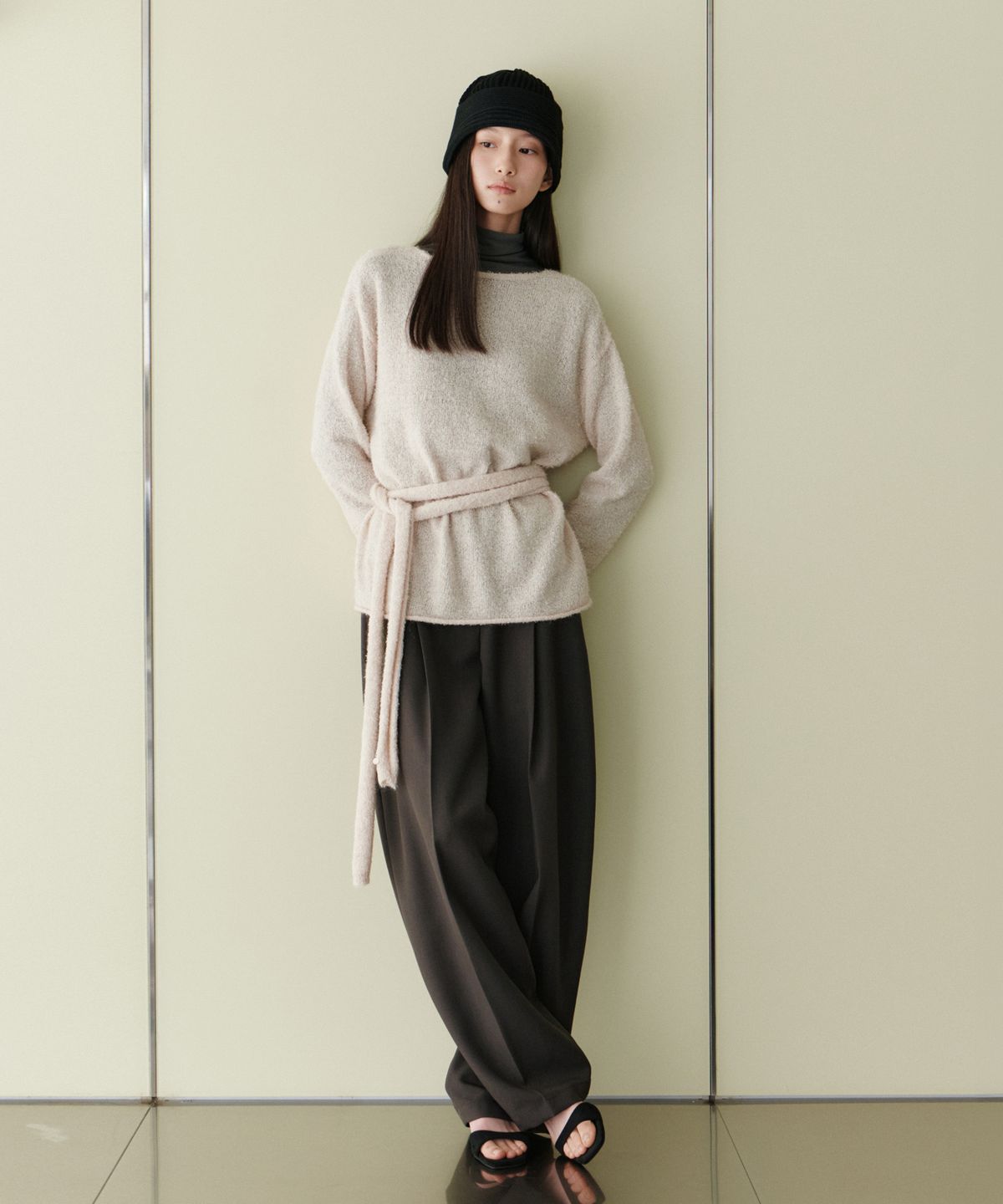 유라고(URAGO) Curved one-tuck slacks_2colors