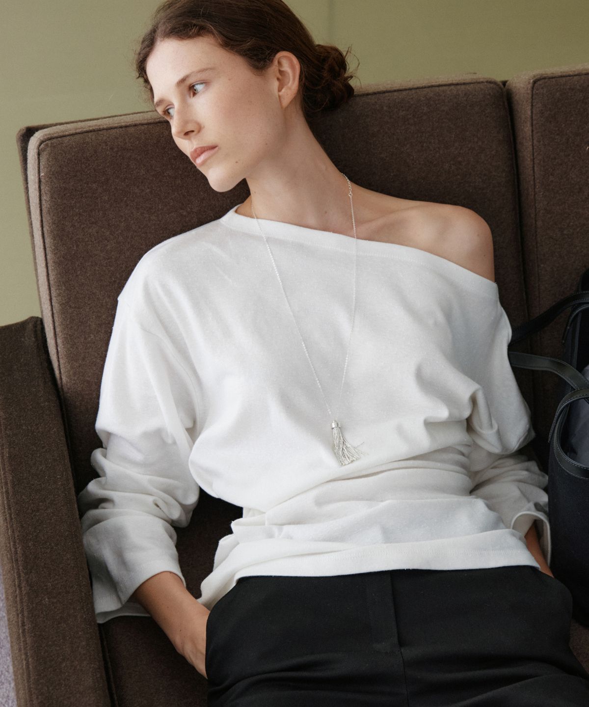 유라고(URAGO) One shoulder button t-shirt_2colors