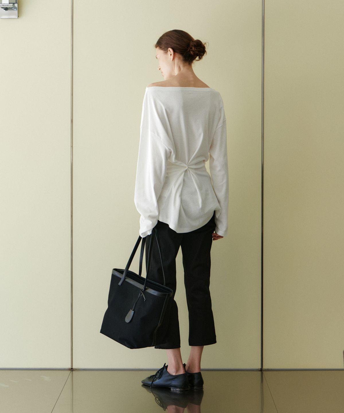 유라고(URAGO) One shoulder button t-shirt_2colors
