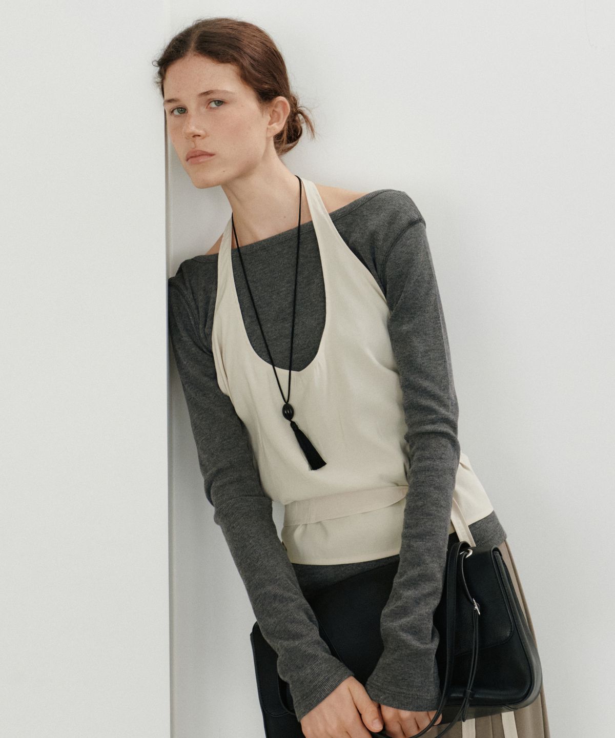 유라고(URAGO) Back U-neck ribbed t-shirt_3colors