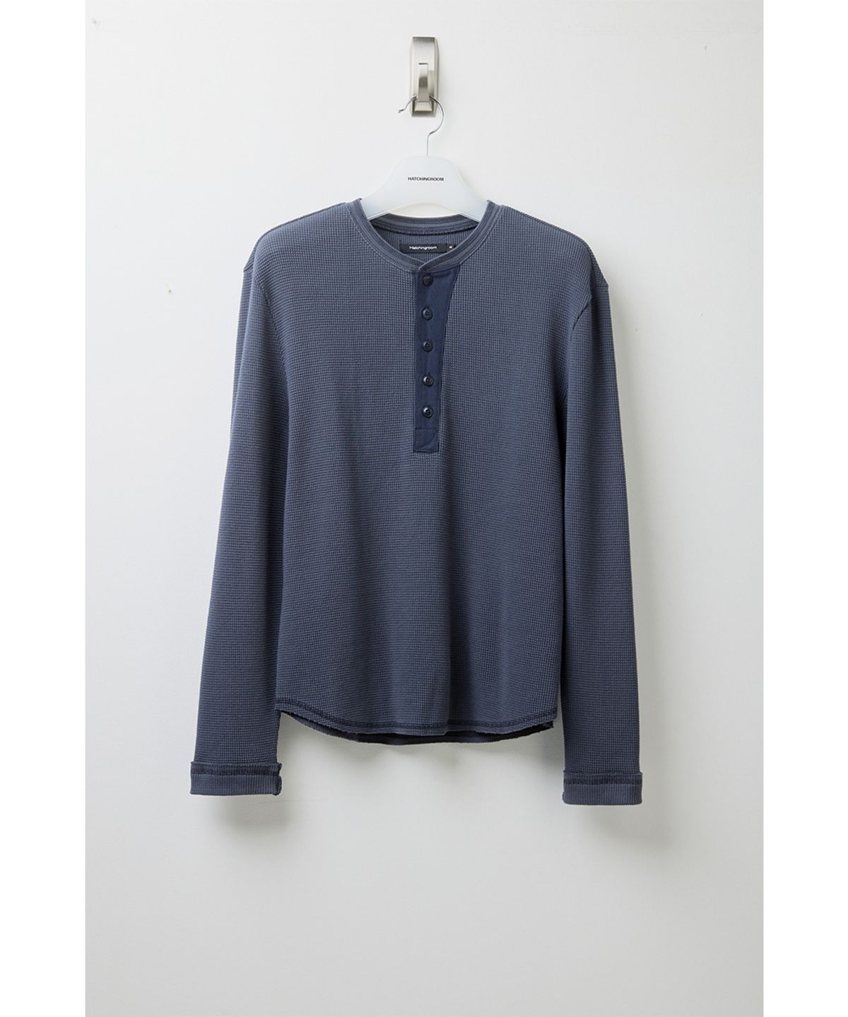 해칭룸(HATCHINGROOM) Thermal Henley Tee Blue Charcoal