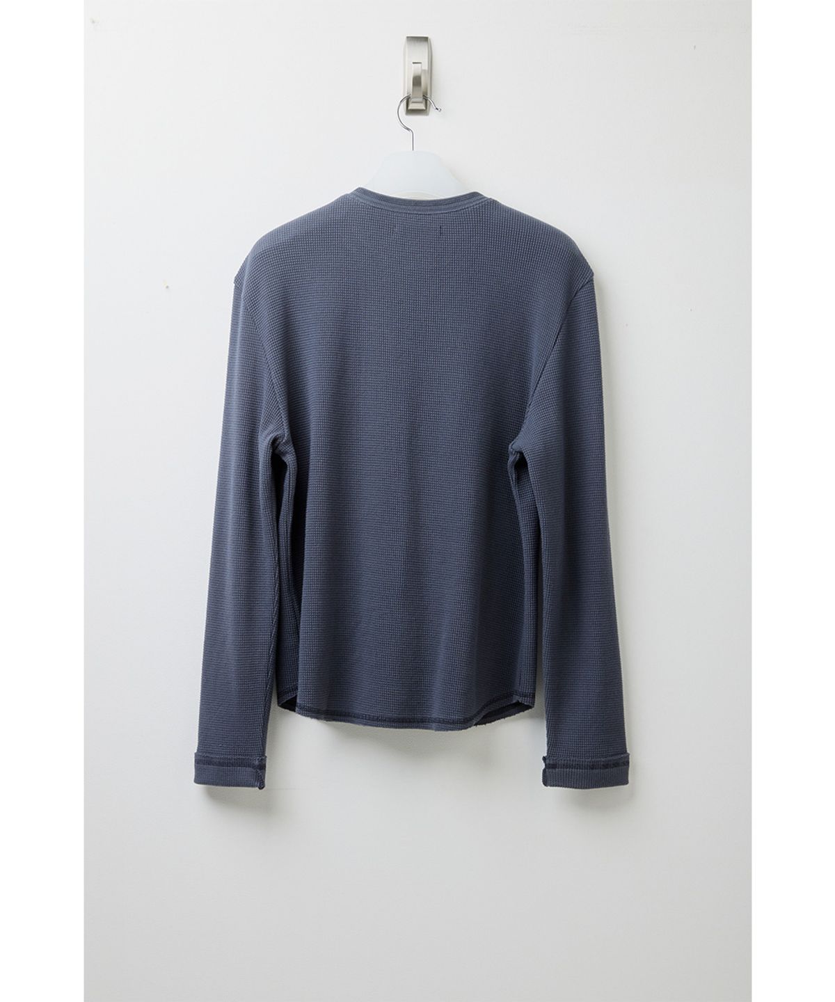 해칭룸(HATCHINGROOM) Thermal Henley Tee Blue Charcoal