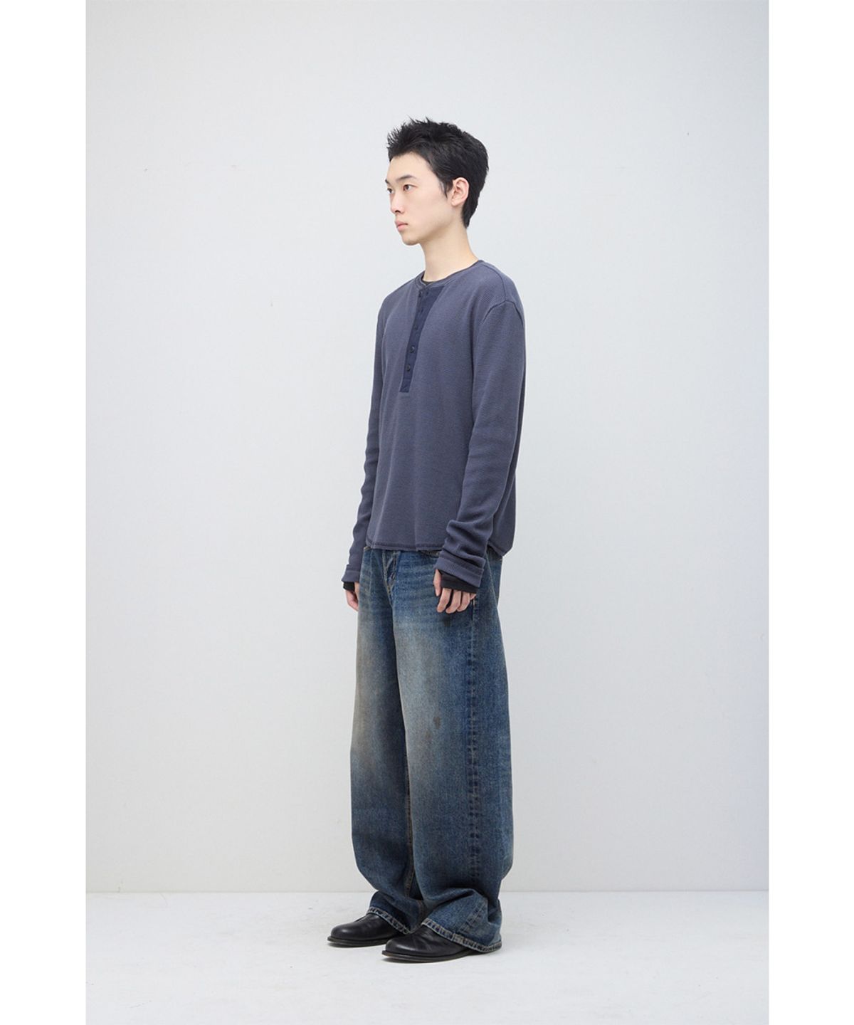 해칭룸(HATCHINGROOM) Thermal Henley Tee Blue Charcoal