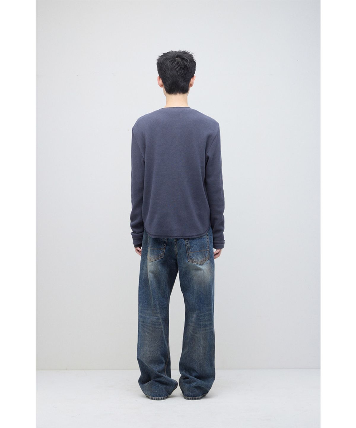 해칭룸(HATCHINGROOM) Thermal Henley Tee Blue Charcoal