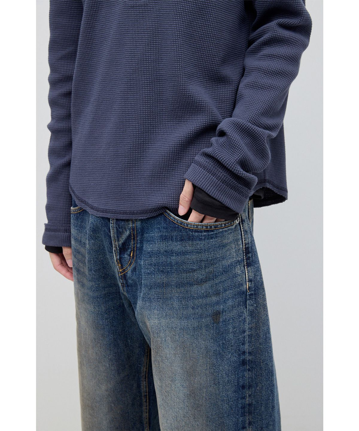 해칭룸(HATCHINGROOM) Thermal Henley Tee Blue Charcoal