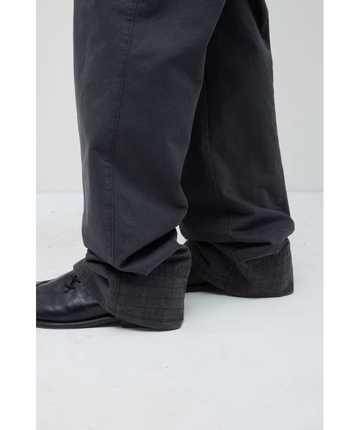 해칭룸(HATCHINGROOM) Flap Trousers Dark Green