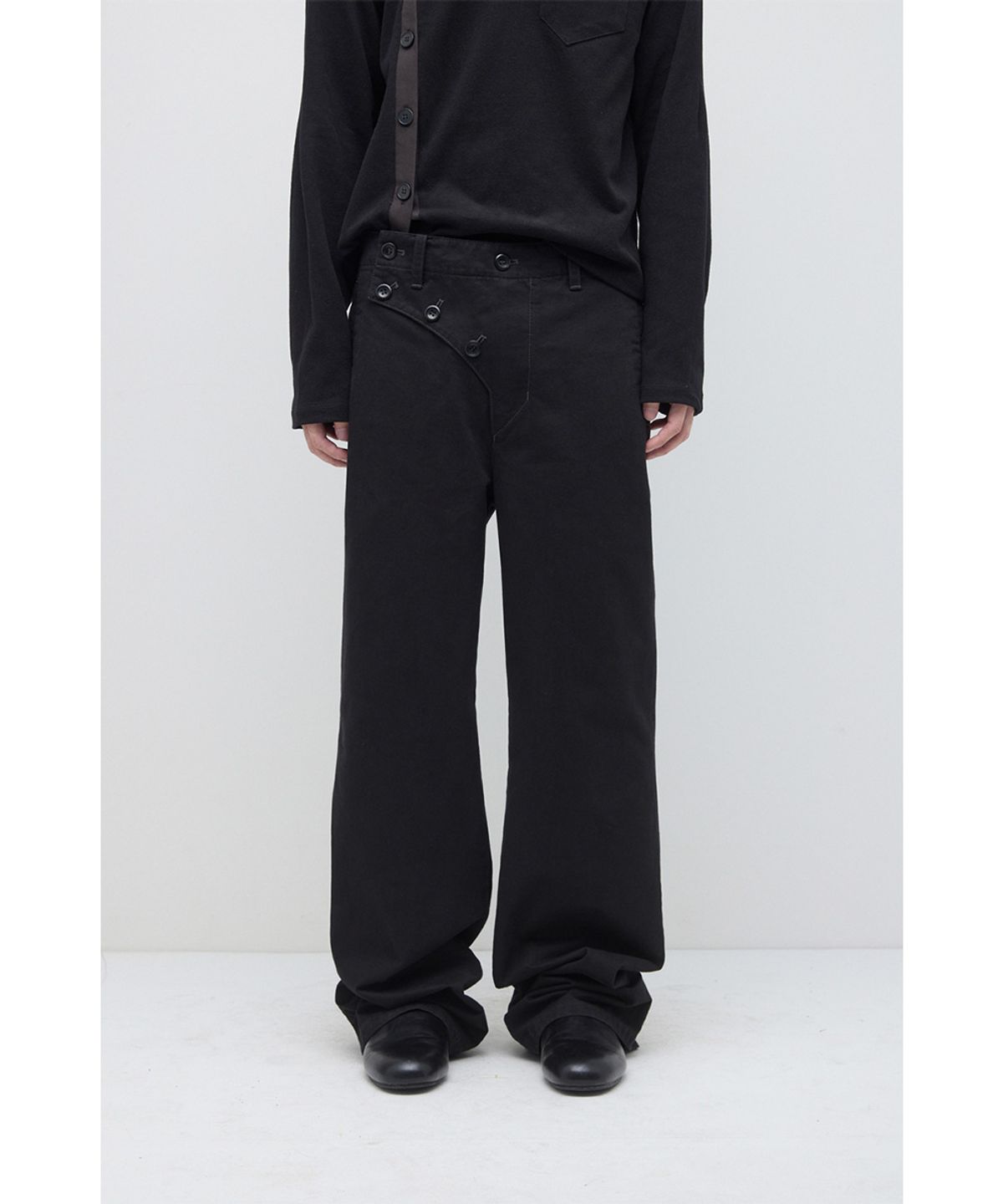 해칭룸(HATCHINGROOM) Flap Trousers Black