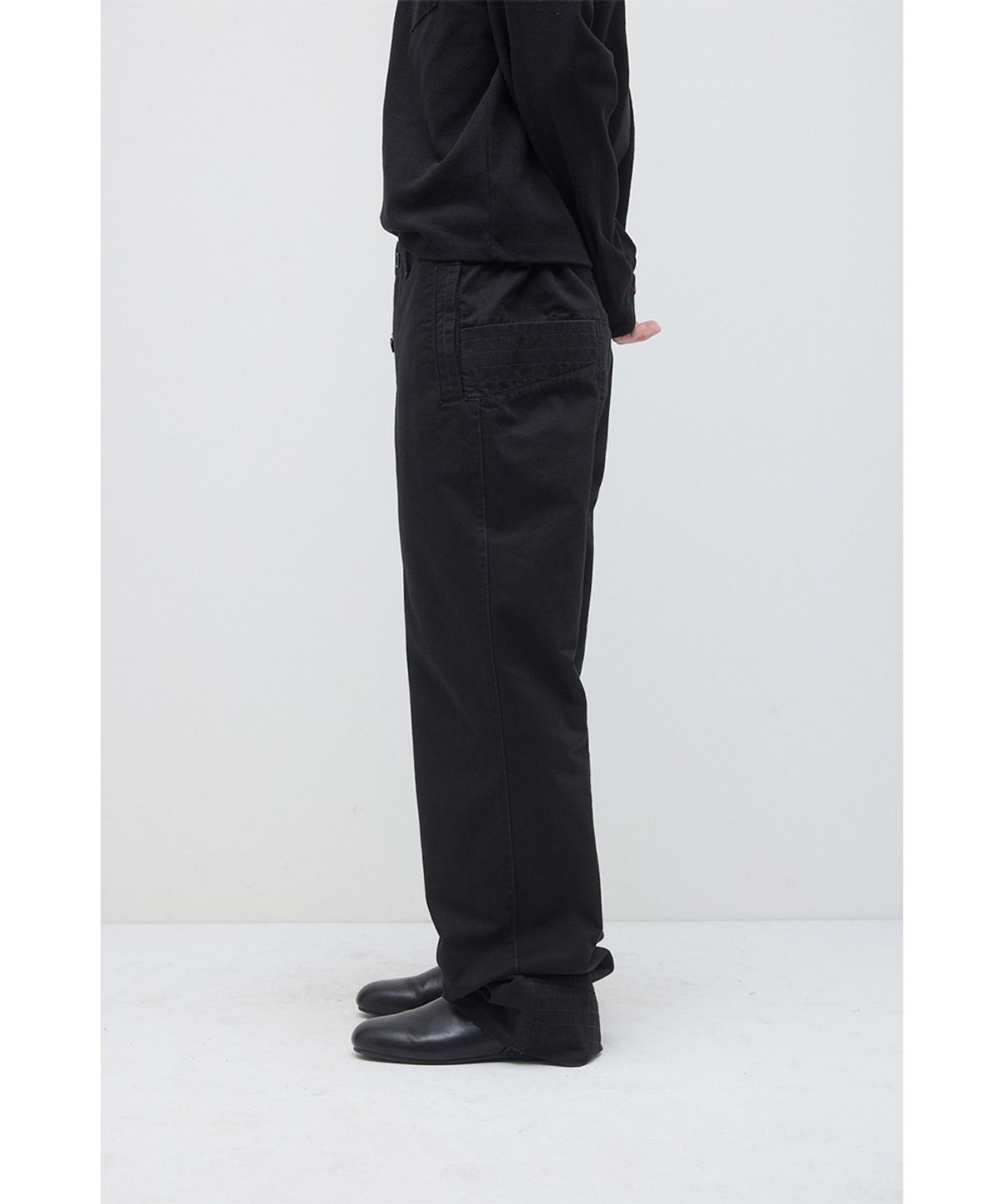 해칭룸(HATCHINGROOM) Flap Trousers Black