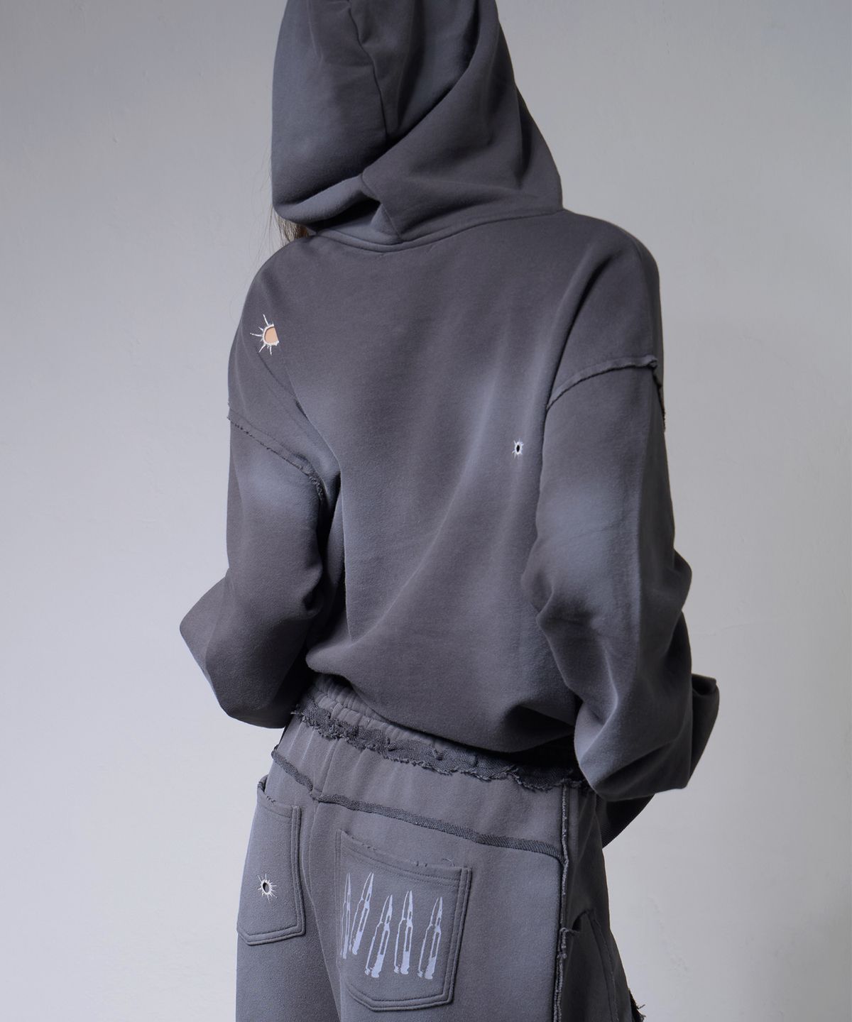 팬시클럽(FANCY CLUB) 로스트 타깃 후드 집업 (CHARCOAL) F26ZA512