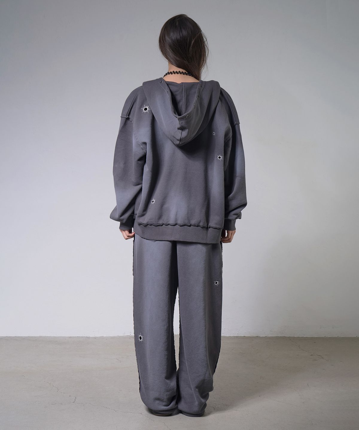 팬시클럽(FANCY CLUB) 로스트 타깃 후드 집업 (CHARCOAL) F26ZA512