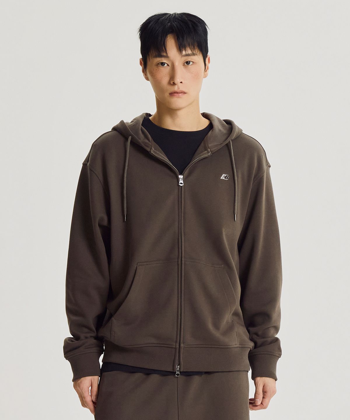뉴발란스(NEW BALANCE) NBMDG41803 / UNI 에센셜 클래식 후드집업 (COCOA)
