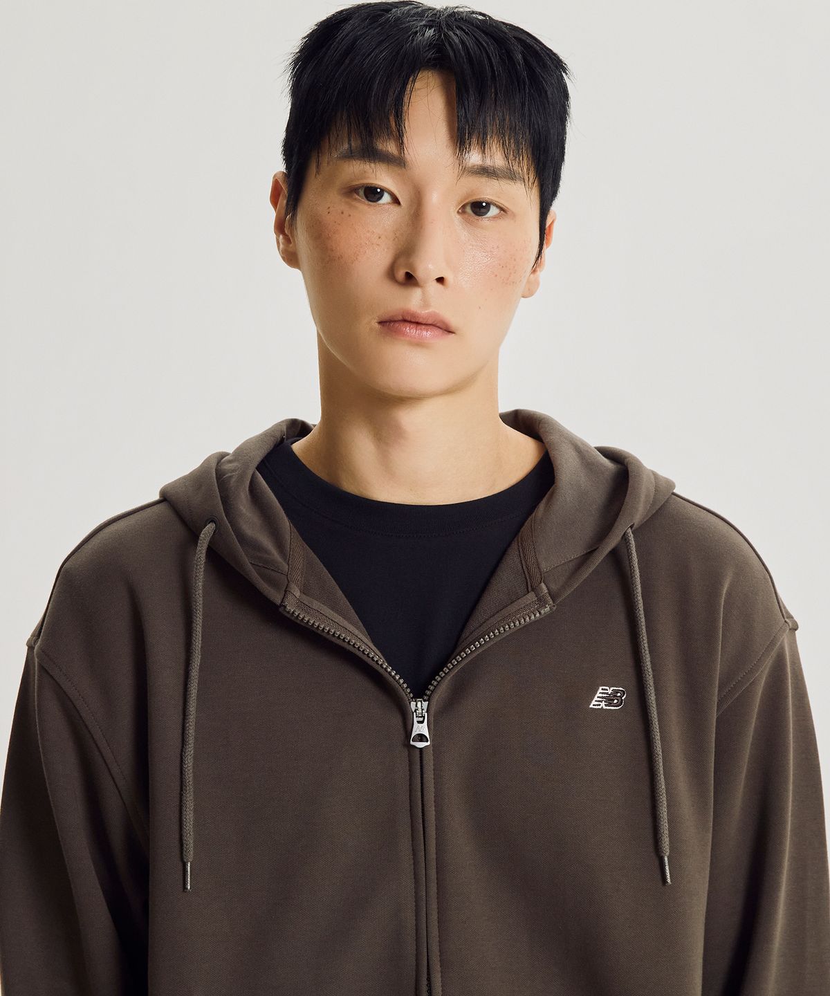 뉴발란스(NEW BALANCE) NBMDG41803 / UNI 에센셜 클래식 후드집업 (COCOA)