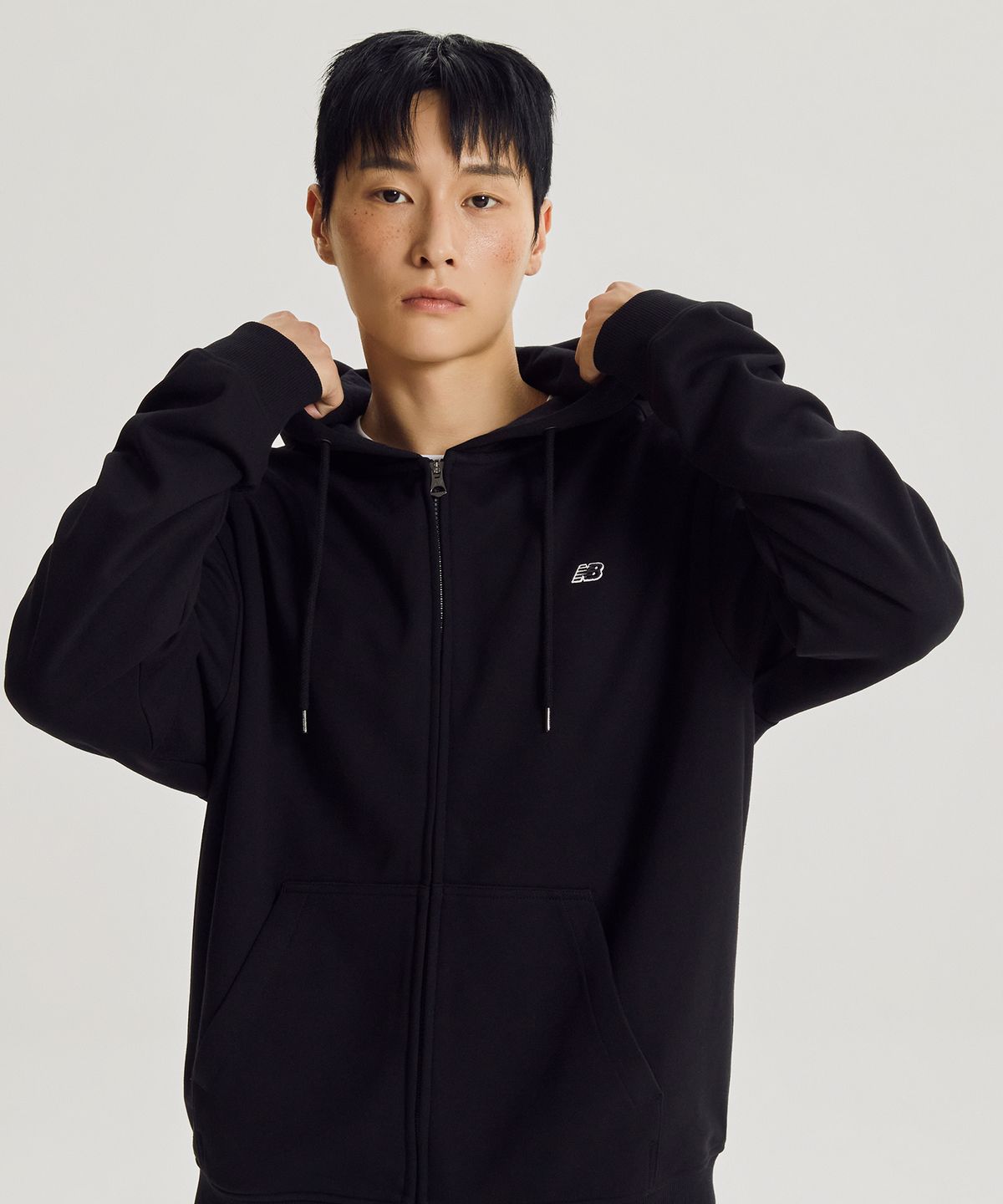 뉴발란스(NEW BALANCE) NBMDG41803 / UNI 에센셜 클래식 후드집업 (BLACK)