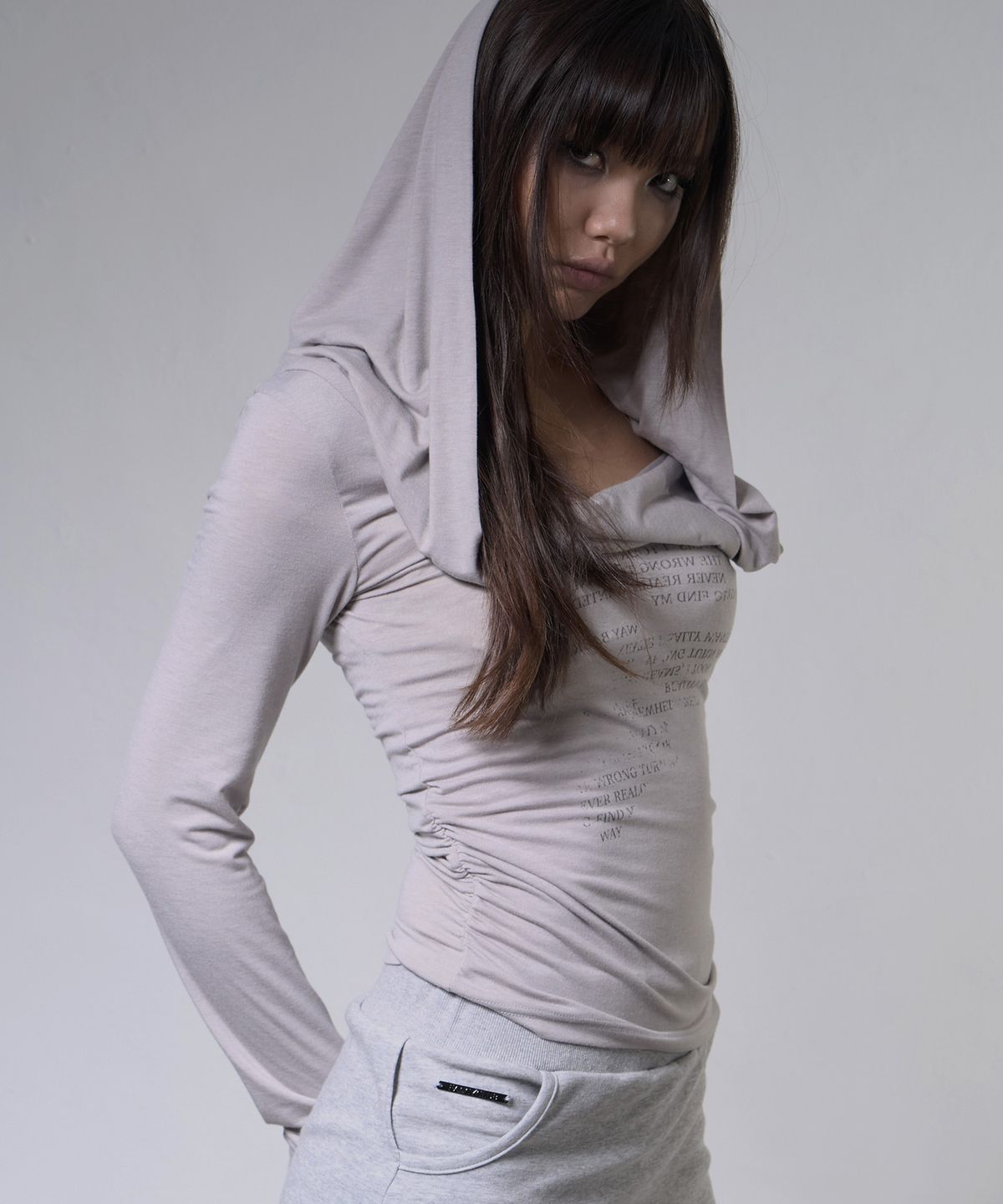 팬시클럽(FANCY CLUB) 드레이프 후디 롱슬리브 (LIGHT GRAY) F26ZB521