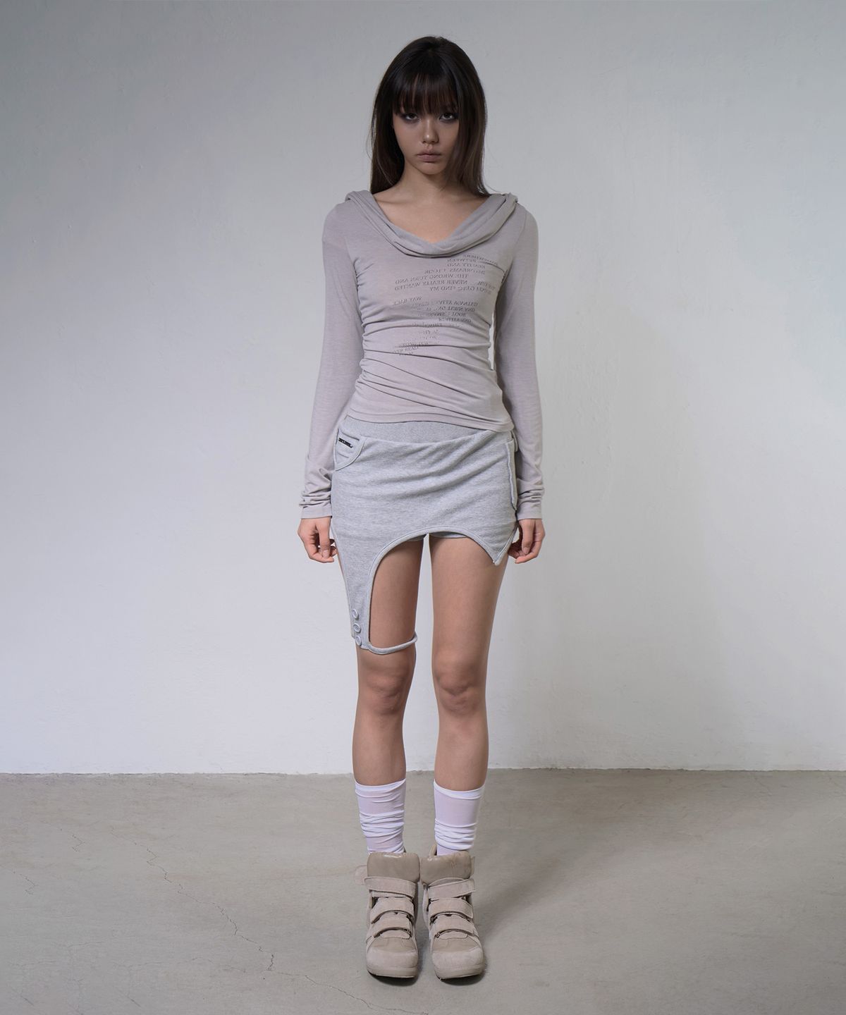팬시클럽(FANCY CLUB) 드레이프 후디 롱슬리브 (LIGHT GRAY) F26ZB521