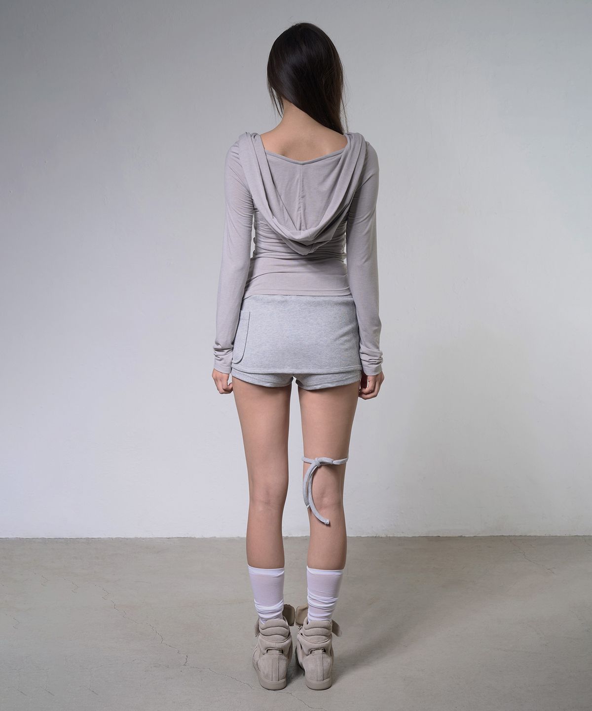 팬시클럽(FANCY CLUB) 드레이프 후디 롱슬리브 (LIGHT GRAY) F26ZB521