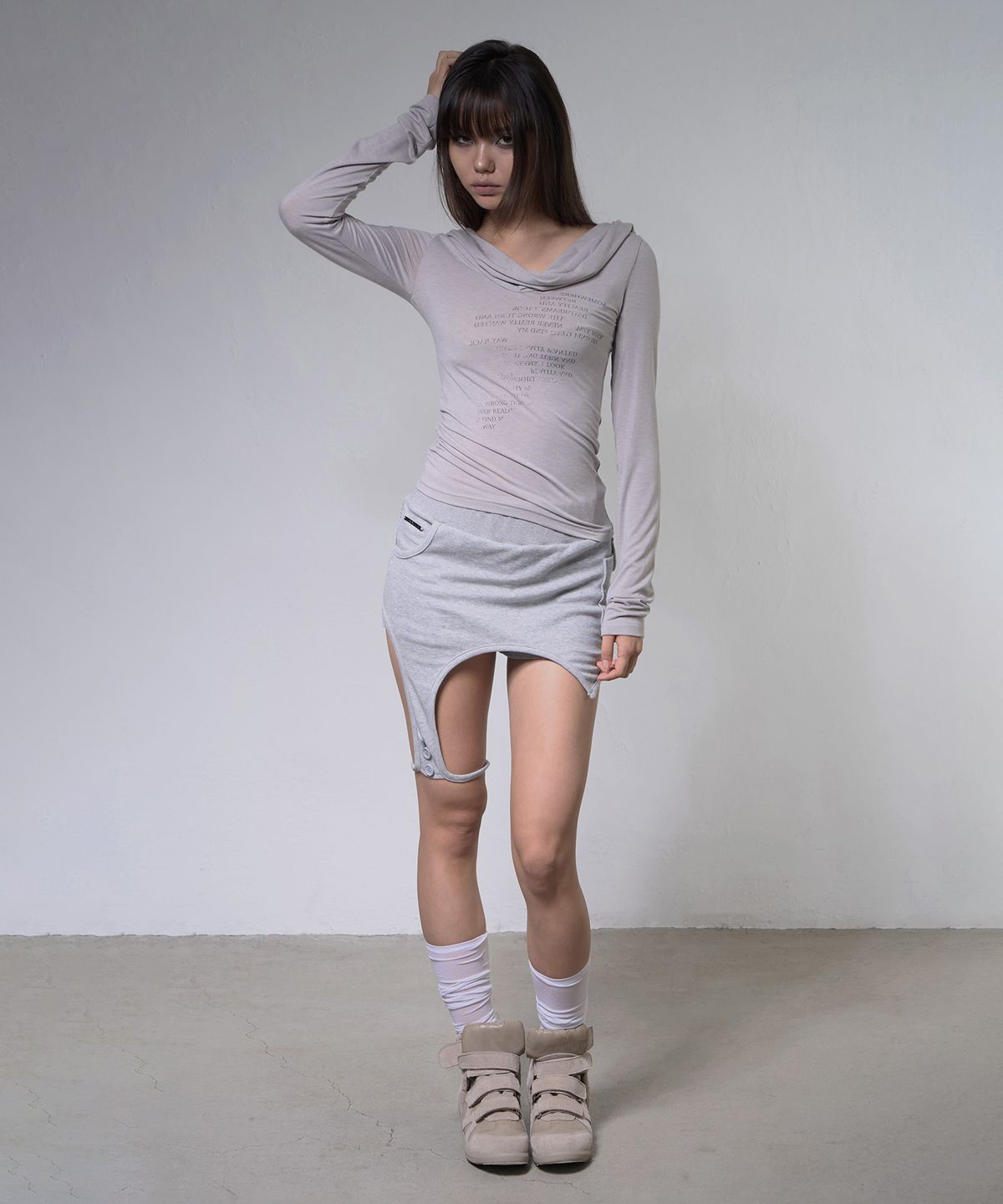 팬시클럽(FANCY CLUB) 드레이프 후디 롱슬리브 (LIGHT GRAY) F26ZB521