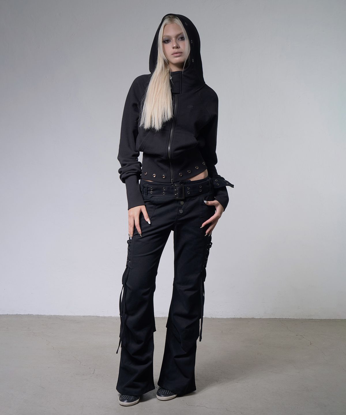 팬시클럽(FANCY CLUB) 아일렛 리브드 후드 집업 (BLACK) F26ZA510