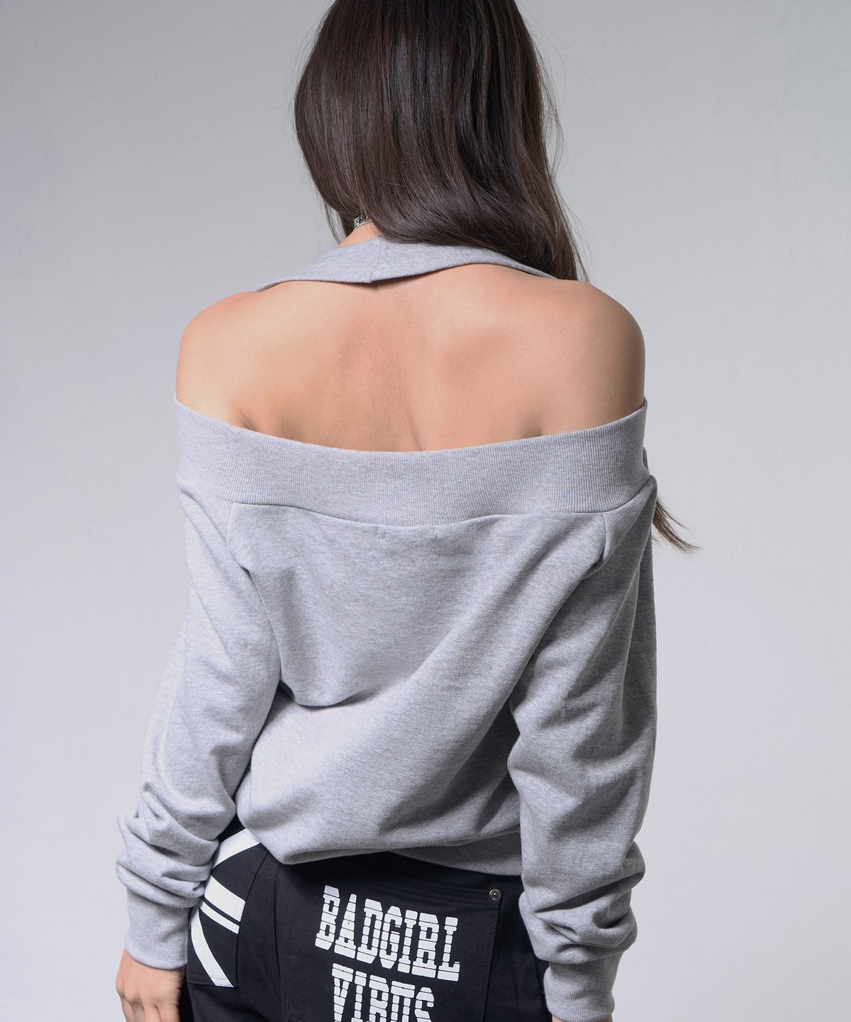 팬시클럽(FANCY CLUB) 아일렛 홀터 스웻 오프숄더 (MELANGE) F26ZB534