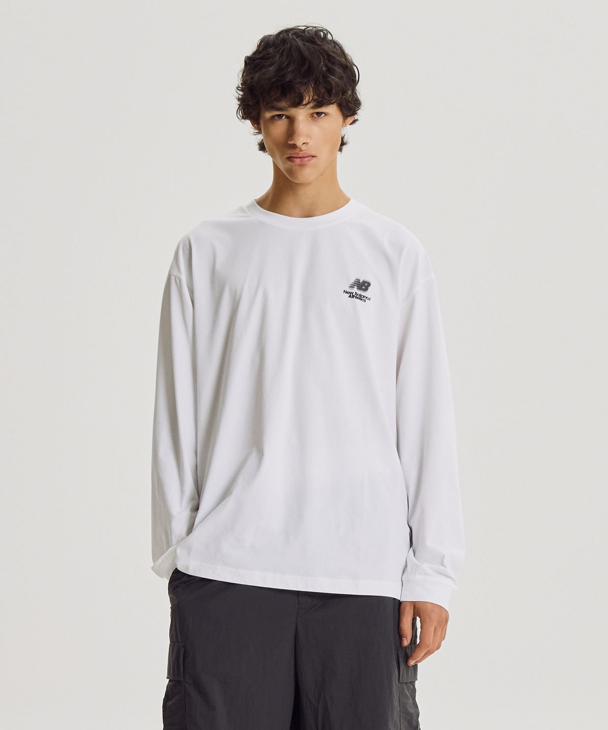 뉴발란스(NEW BALANCE) NBNDG31733 / UNI FROZEN BOSTON 긴팔티 (WHITE)