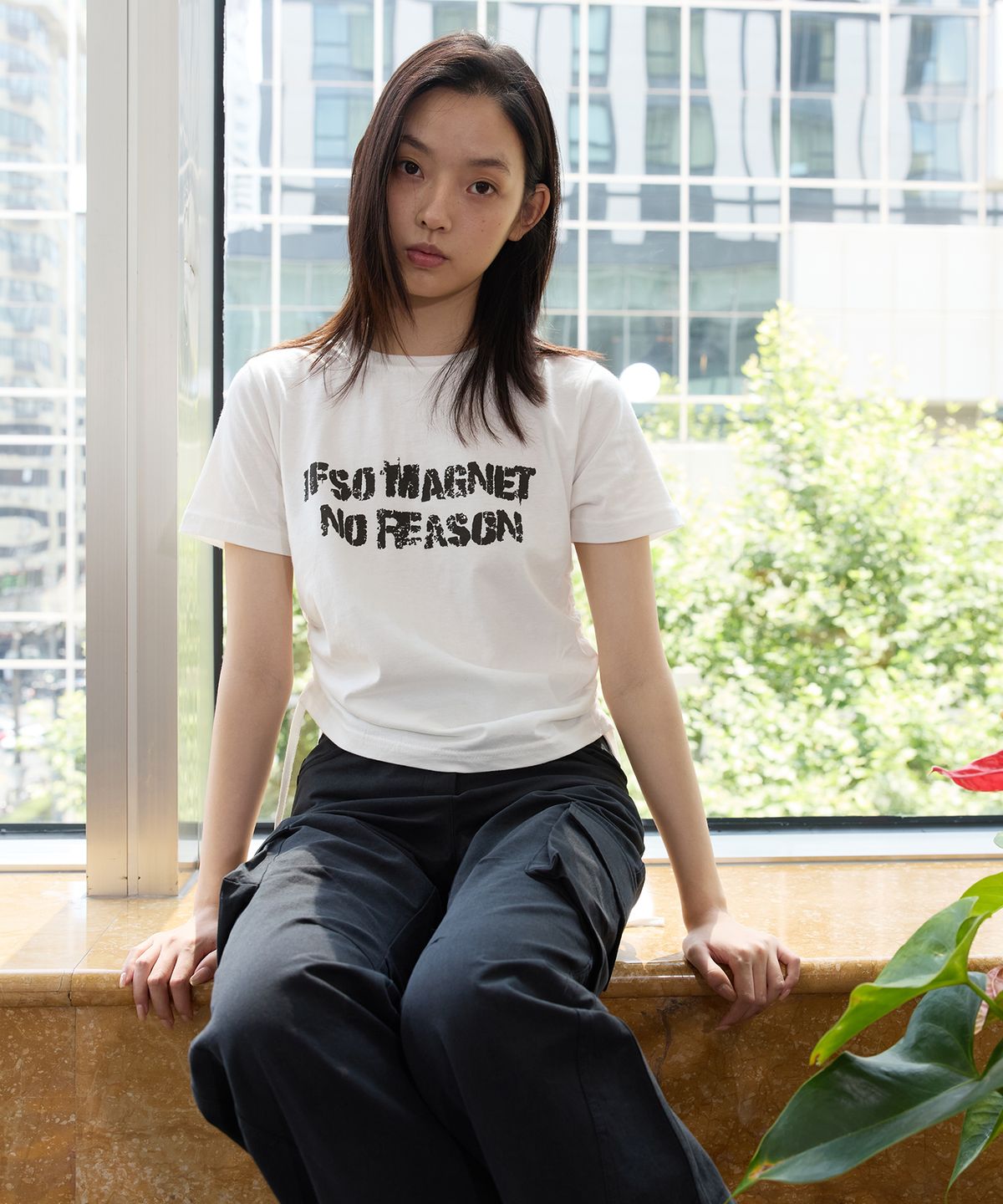 이프소마그넷(IFSO MAGNET) String Short Sleeve Print T-Shirt - WHITE