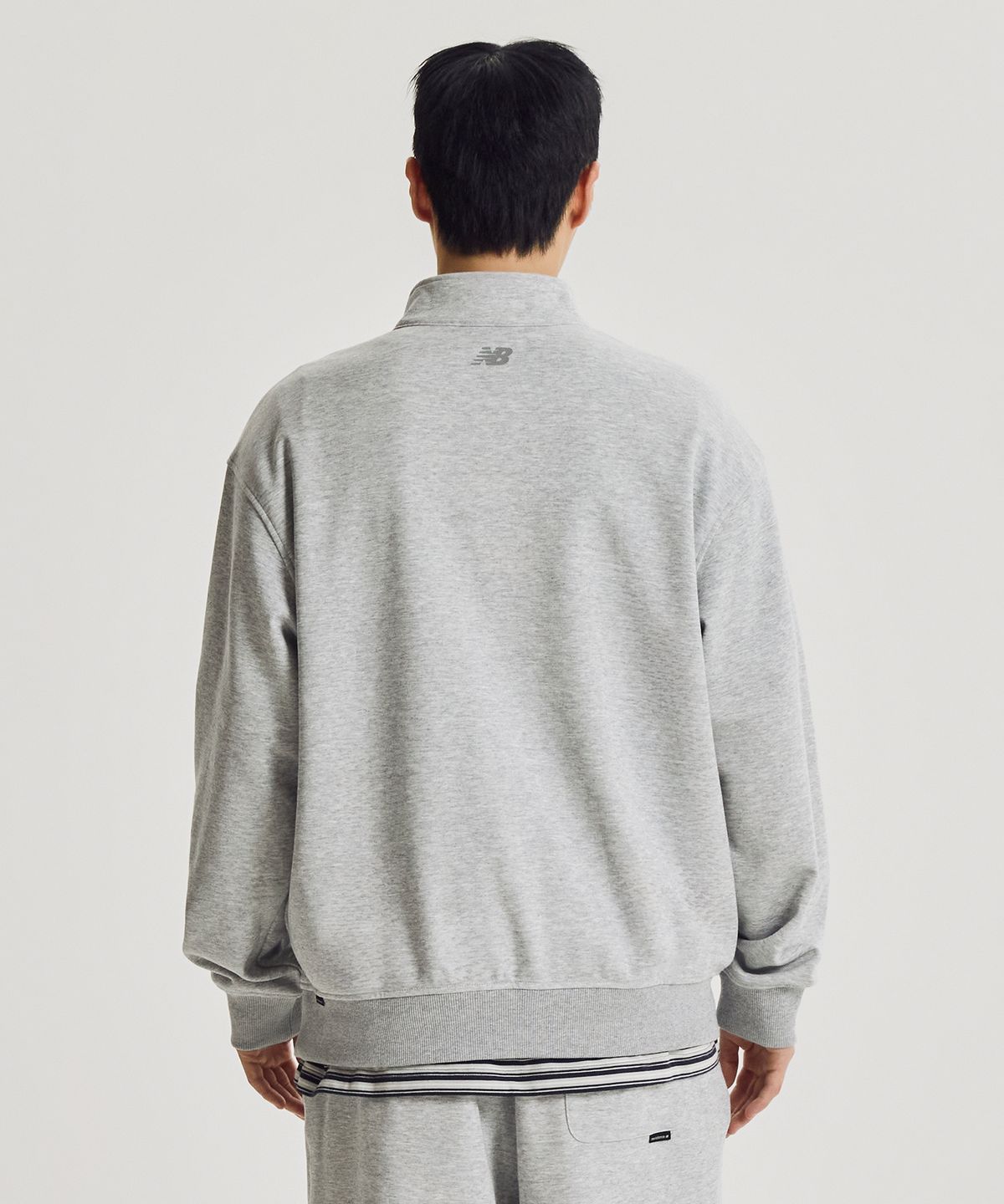 뉴발란스(NEW BALANCE) NBNCG41813 / UNI 에센셜 클래식 반집업 맨투맨 (M/GRAY)